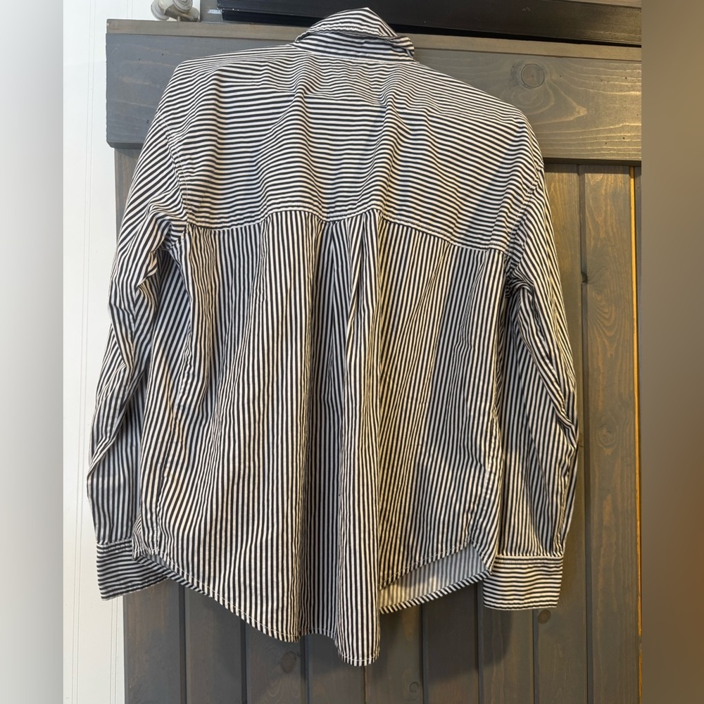 AE Button Up - Picture 2 of 6
